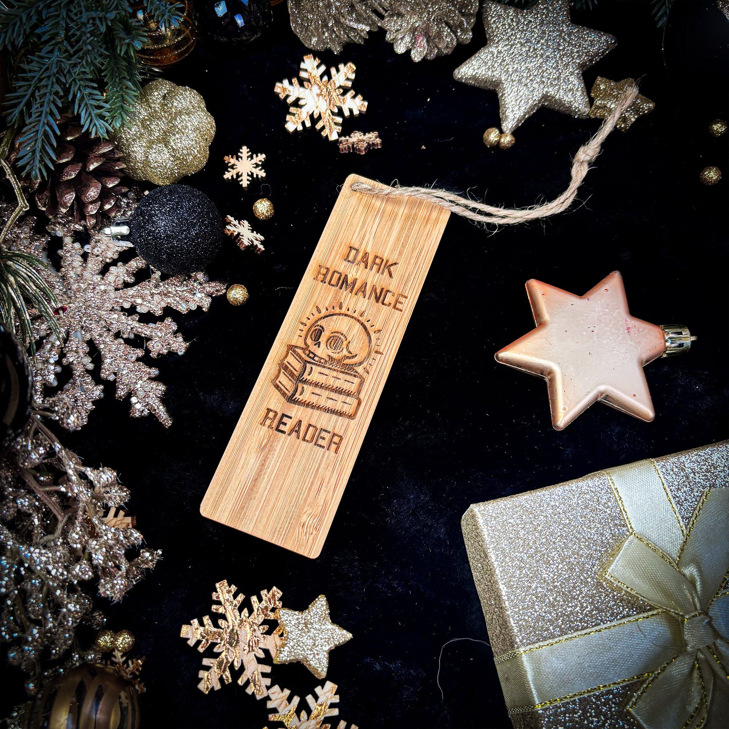 Holzlesezeichen Dark Romance