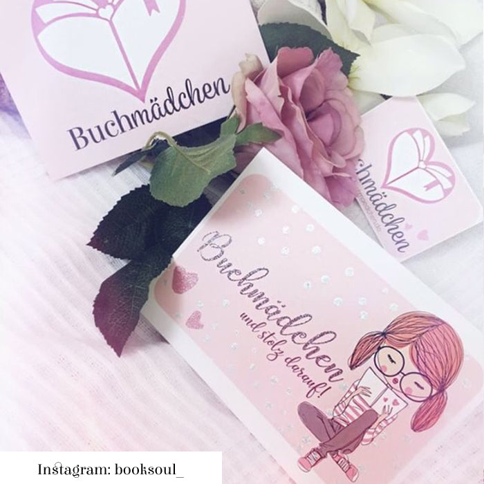 Glitzer Postkarte »Buchmädchen«