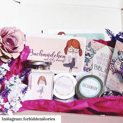 Glitzer Postkarte »Buchmädchen«