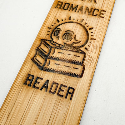 Holzlesezeichen Dark Romance