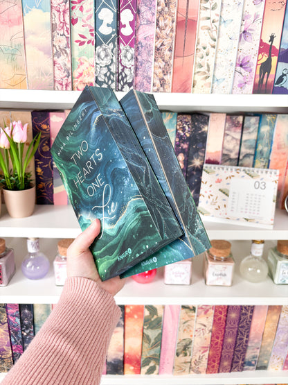 Farbschnittausgabe »Two Hearts, One Lie« (1) [Sofort]