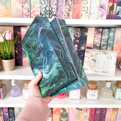 Farbschnittausgabe »Two Hearts, One Lie« (1) [Sofort]