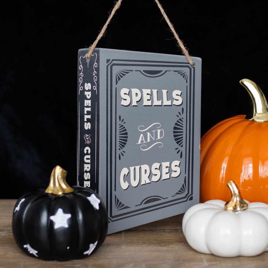 Schild »Spells and Curses«