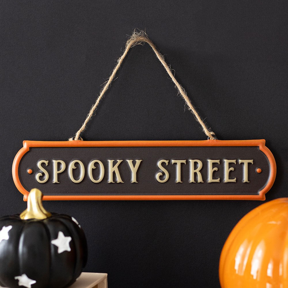 Schild »Spooky Street«