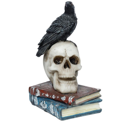 Dekofigur Krähe stehend auf Totenkopf und Büchern