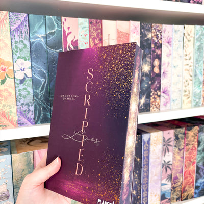 Farbschnittausgabe »Scripted Lies« [Sofort]